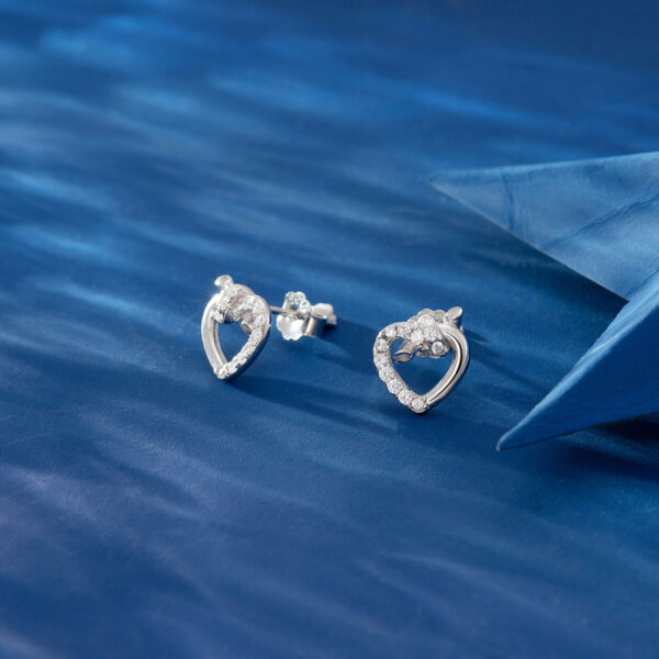 925 Sterling Silver Stug Heart Earrings - Image 2