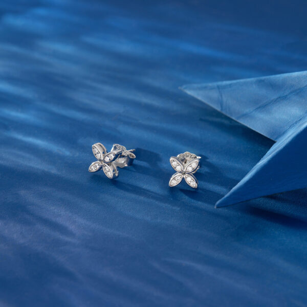 925 Sterling Silver Stug Flower Earrings - Image 2