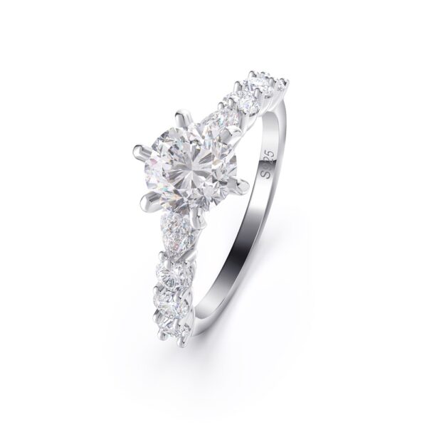 925 Sterling Silver womens ring with shining stone Size 7