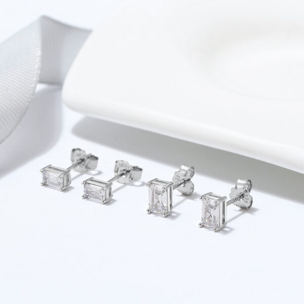 925 Sterling Silver Stud Earrings with stone 4 mm - Image 3