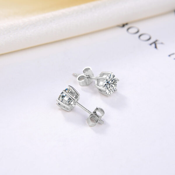 925 Sterling Silver Stud Earrings with clear stones 8 mm for her - Image 2