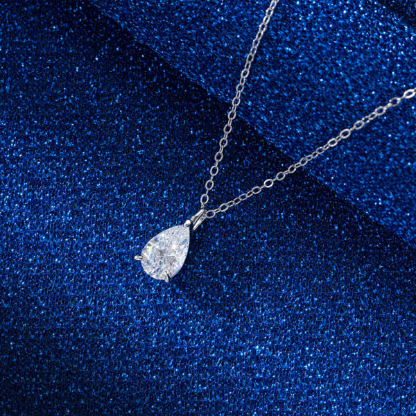 Womans 925 Sterling Silver Necklace with shinning stone - Image 4