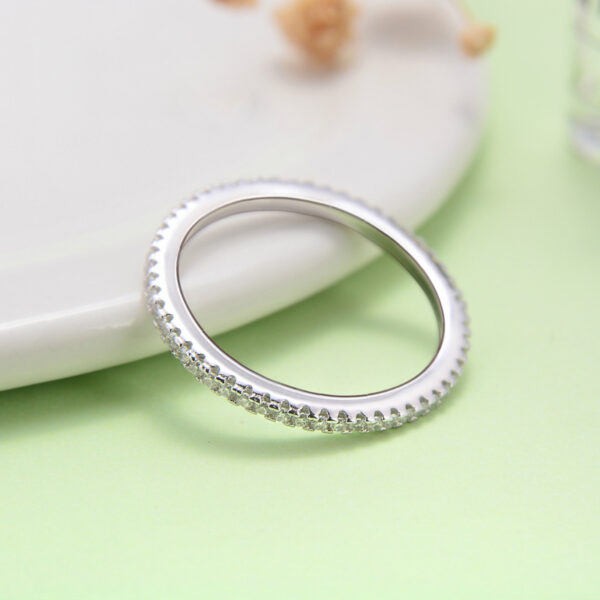 925 Sterling Silver womens ring with shining stones Size 6 - Image 2