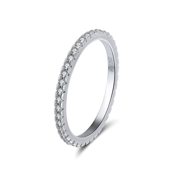 925 Sterling Silver womens ring with shining stones Size 6