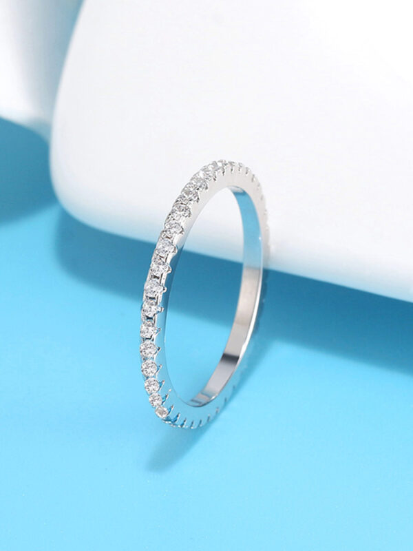 925 Sterling Silver womens ring with shining stones Size 6 - Image 3