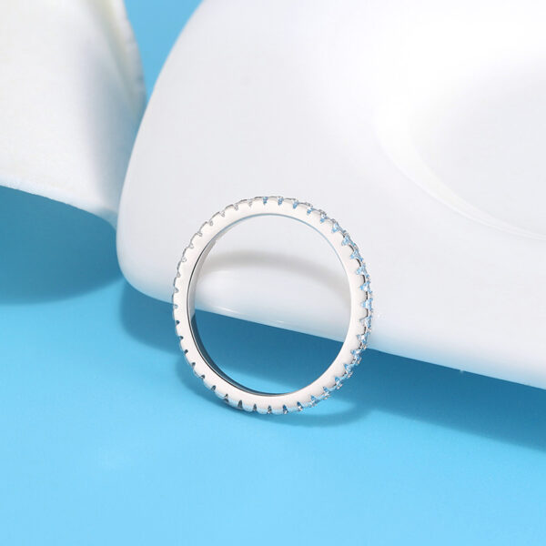 925 Sterling Silver womens ring with shining stones Size 6 - Image 6