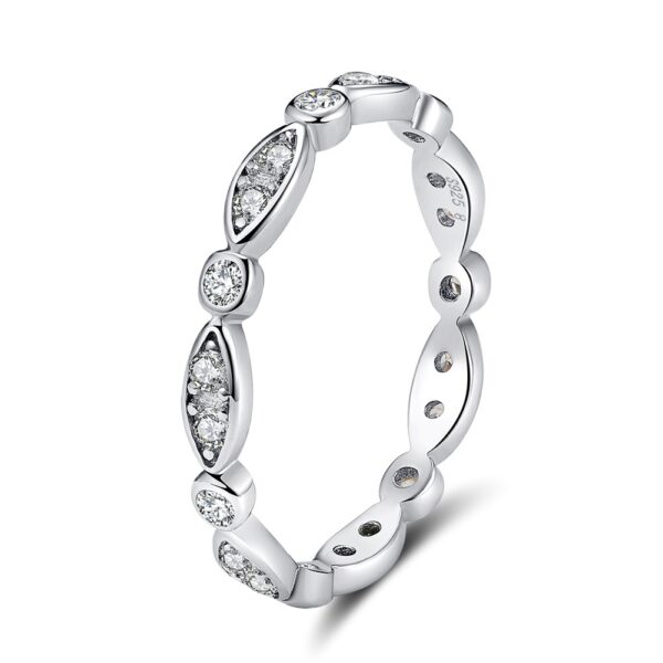 925 Sterling Silver magnificent ring for her Size 7