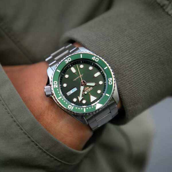 Seiko SRPD63K1 5 Sports SKX Series Green dial watch for men - Image 2